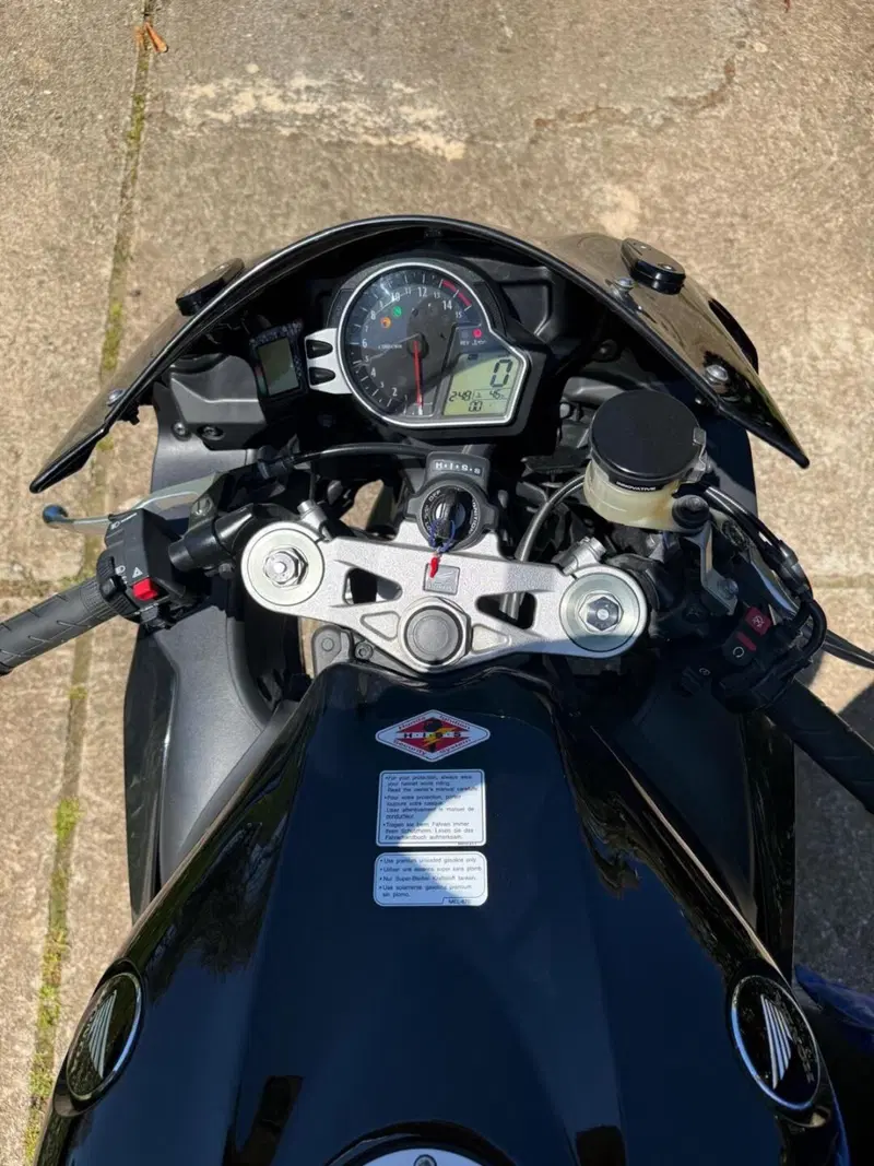 Honda CBR 1000 RR Fireblade (2008 - 11) (5)