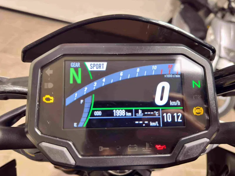 Kawasaki Z 900 SE (2025 - 26) (5)