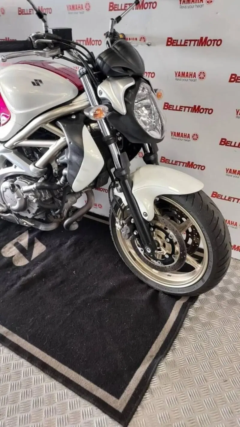 Suzuki Gladius 650 SFV ABS (2009 - 15) (2)