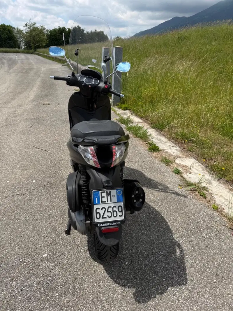 Piaggio Beverly 350 Police ABS-ASR (2018 - 20) (5)