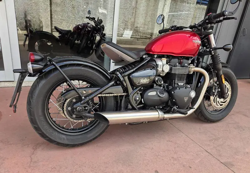 Triumph Bonneville Bobber 1200 (2021 - 25) (4)