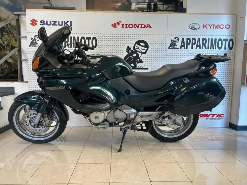 Honda Deauville 650 (1998 - 01) (4)