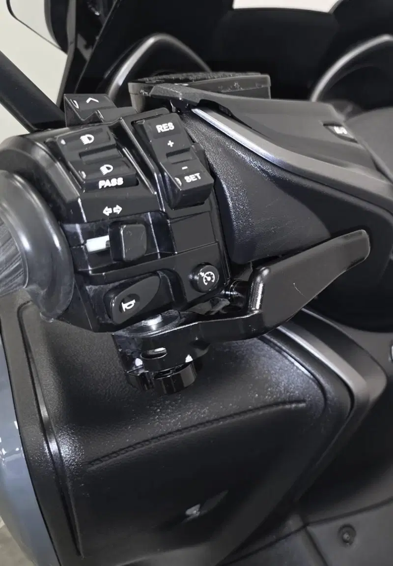 Yamaha T-Max 560 Tech Max (2021) (8)