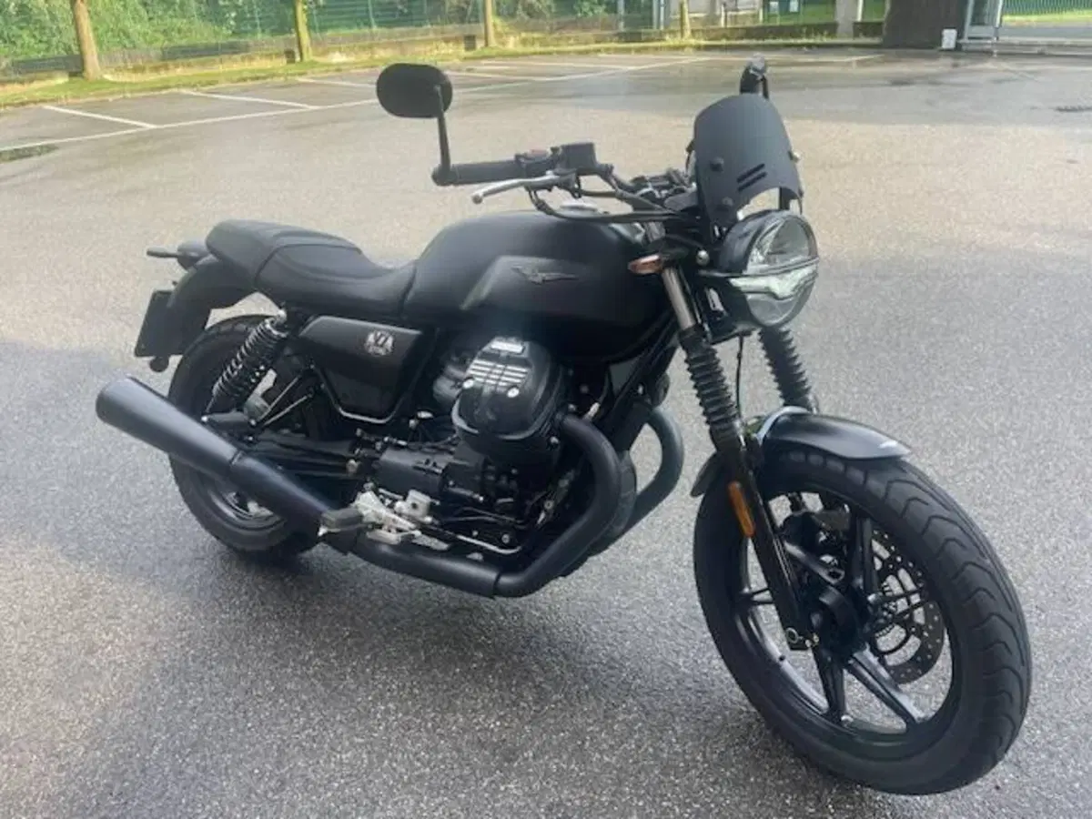 Moto Guzzi V7 Stone (2021 - 24) (2)