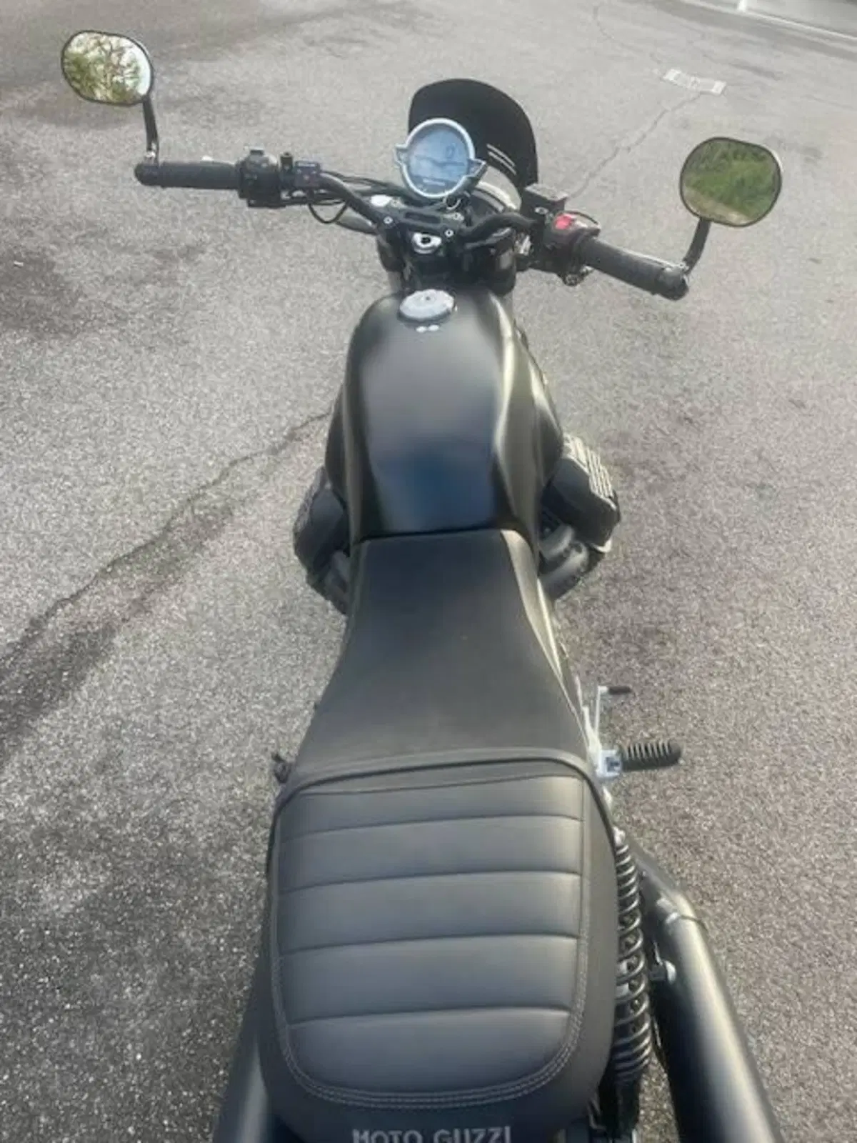 Moto Guzzi V7 Stone (2021 - 24) (7)