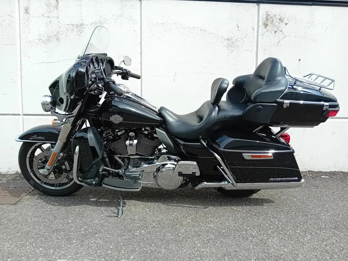 Harley-Davidson 1690 Electra Glide Ultra Limited (2016) - FLHTK (2)