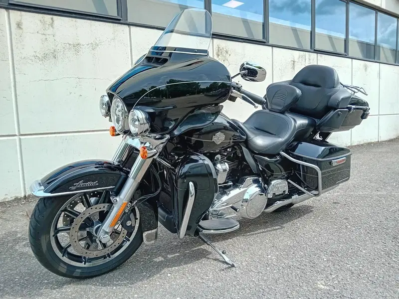 Harley-Davidson 1690 Electra Glide Ultra Limited (2016) - FLHTK (3)