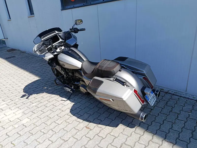 Harley-Davidson CVO Road Glide (2023) (2)