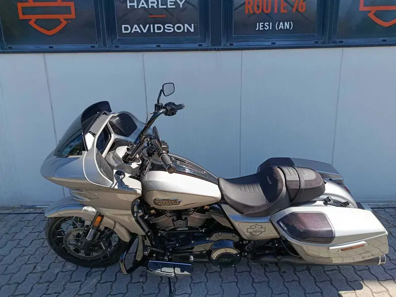 Harley-Davidson CVO Road Glide (2023) (5)