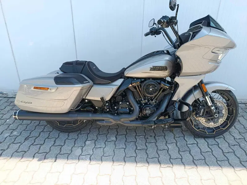 Harley-Davidson CVO Road Glide (2023) (7)