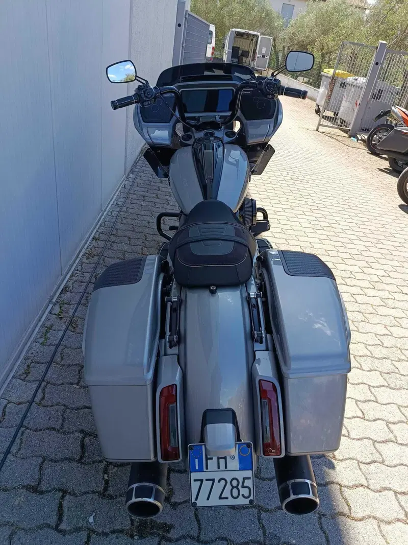 Harley-Davidson CVO Road Glide (2023) (9)