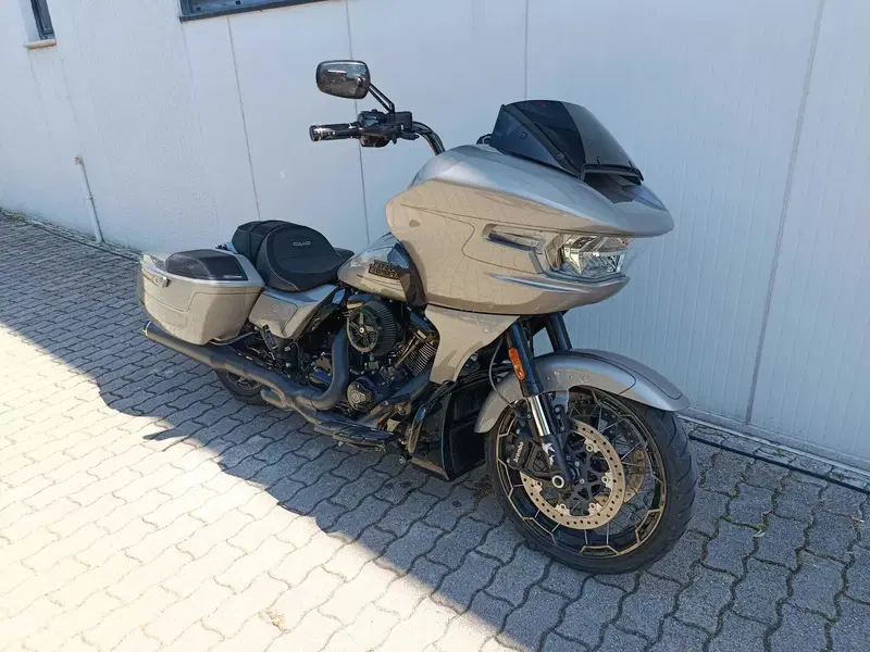 Harley-Davidson CVO Road Glide (2023) (3)