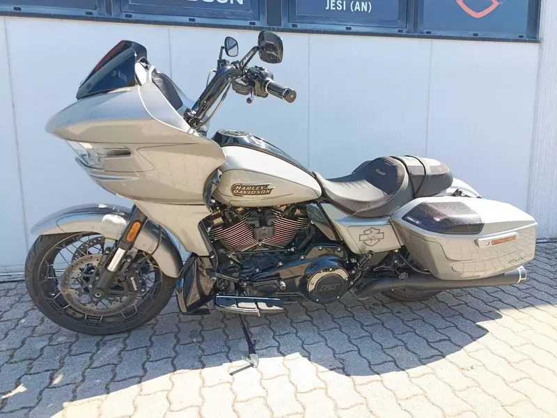 Harley-Davidson CVO Road Glide (2023) (4)