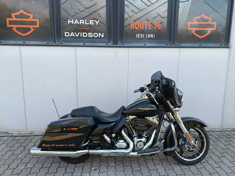 Harley-Davidson 1690 Street Glide (2011 - 13) - FLHX