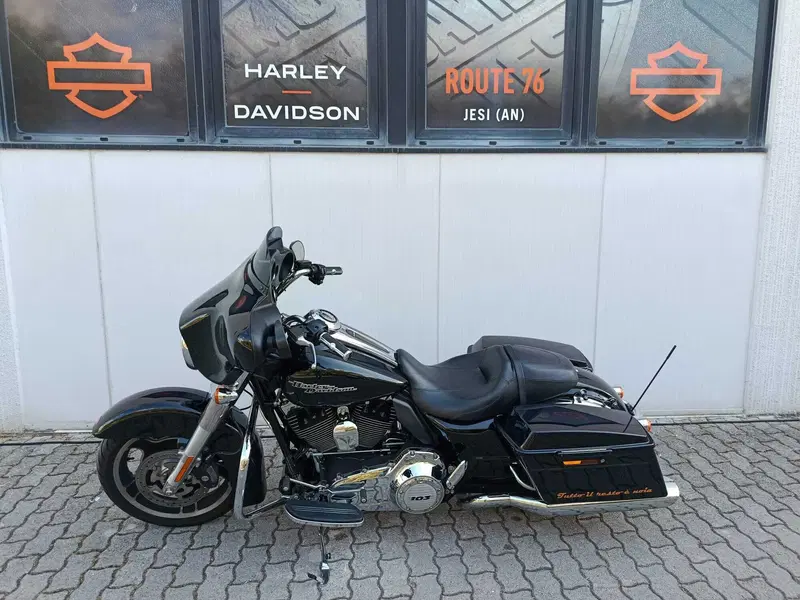 Harley-Davidson 1690 Street Glide (2011 - 13) - FLHX (3)