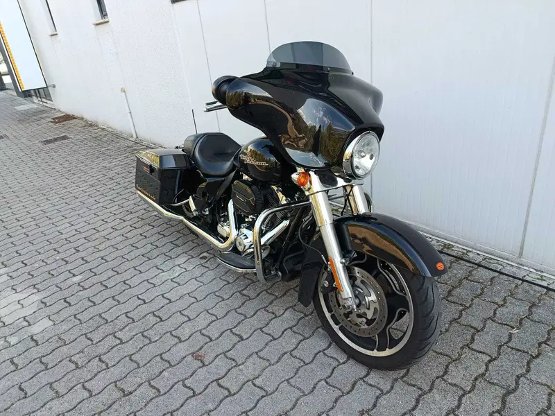 Harley-Davidson 1690 Street Glide (2011 - 13) - FLHX (7)