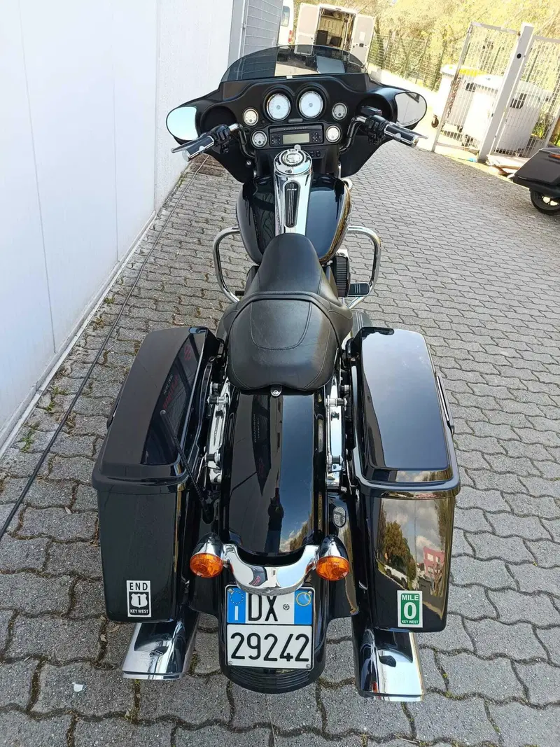 Harley-Davidson 1690 Street Glide (2011 - 13) - FLHX (6)