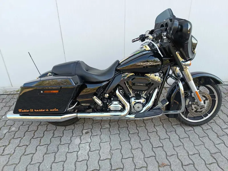 Harley-Davidson 1690 Street Glide (2011 - 13) - FLHX (9)