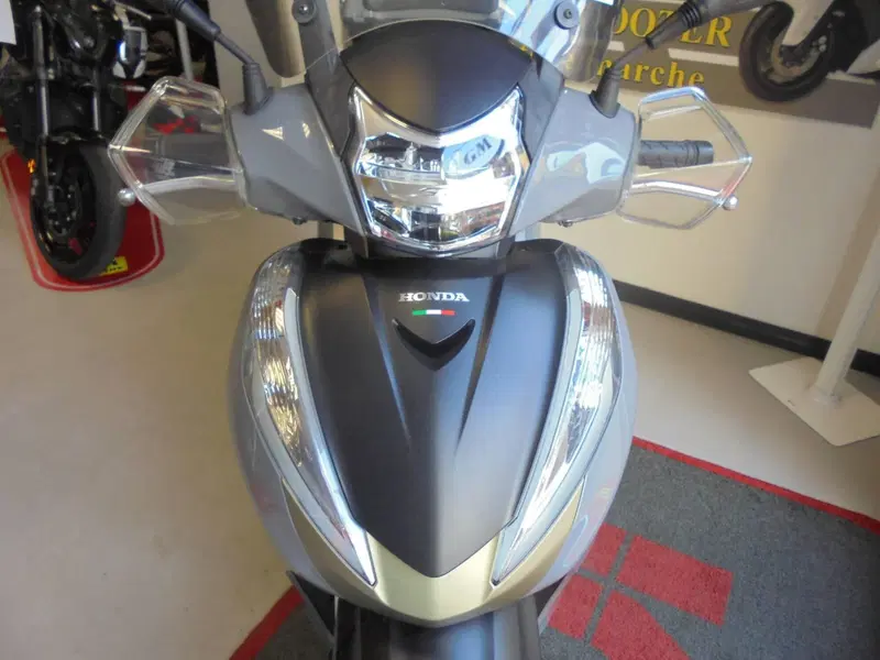 Honda SH 300 i Sport ABS (2018 - 20) (2)