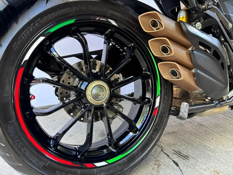 MV Agusta Turismo Veloce 800 RC SCS (2022 - 26) (6)