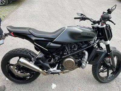 Husqvarna Svartpilen 701 (2020) usata