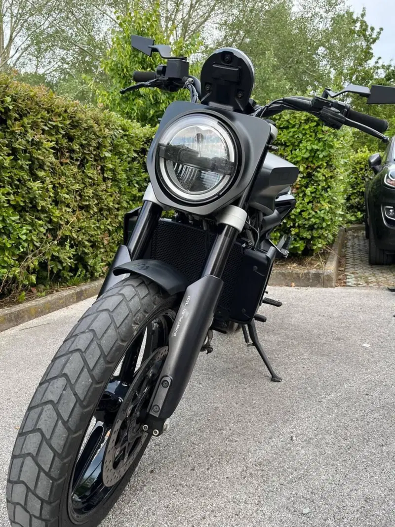 Husqvarna Svartpilen 701 (2020) (2)