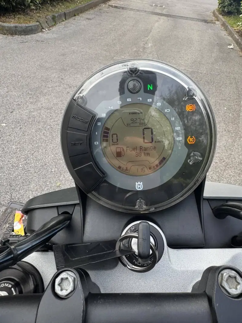 Husqvarna Svartpilen 701 (2020) (4)