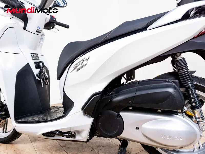 Honda SH 300 i ABS (2013 - 14) (10)