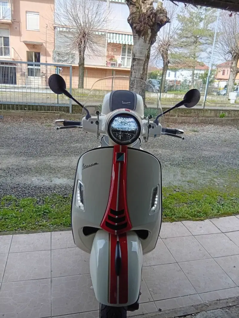 Vespa GTS 300 Super Racing Sixties Hpe (2021 - 22)