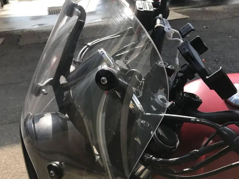Moto Guzzi V7 III Stone (2017 - 20) (4)