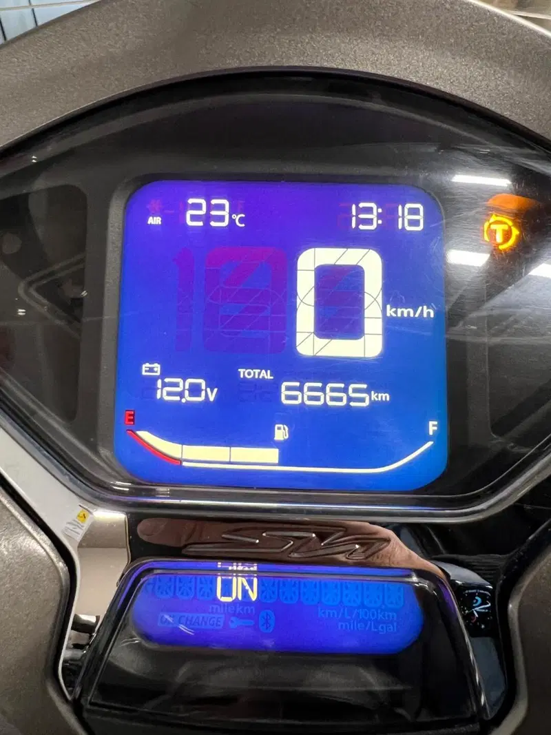 Honda SH 350 (2021 - 24) (9)