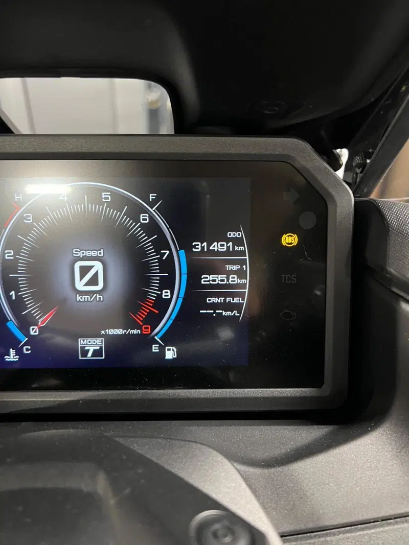 Yamaha T-Max 560 (2025 - 26) (8)