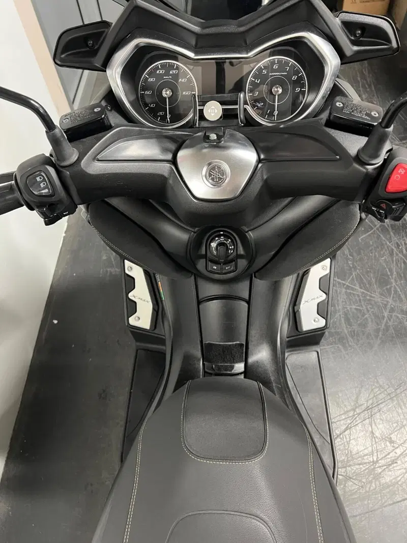 Yamaha X-Max 300 Tech Max (2020) (8)