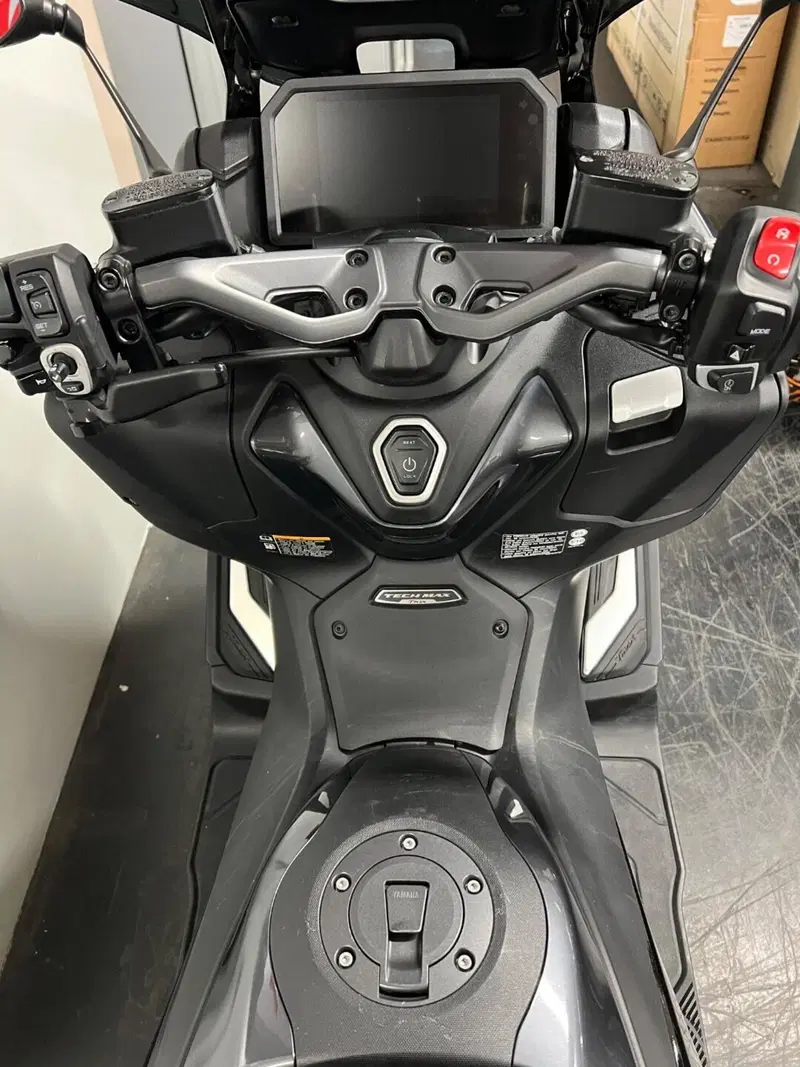 Yamaha T-Max 560 Tech Max (2022 - 24) (8)
