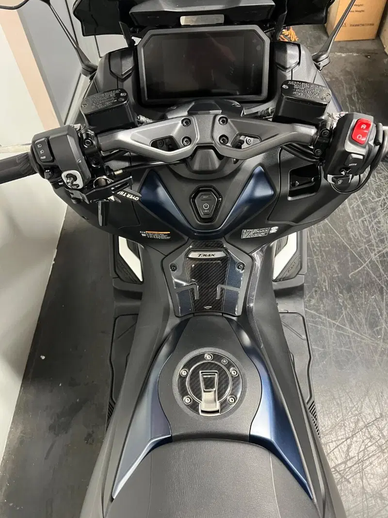 Yamaha T-Max 560 (2022 - 24) (8)