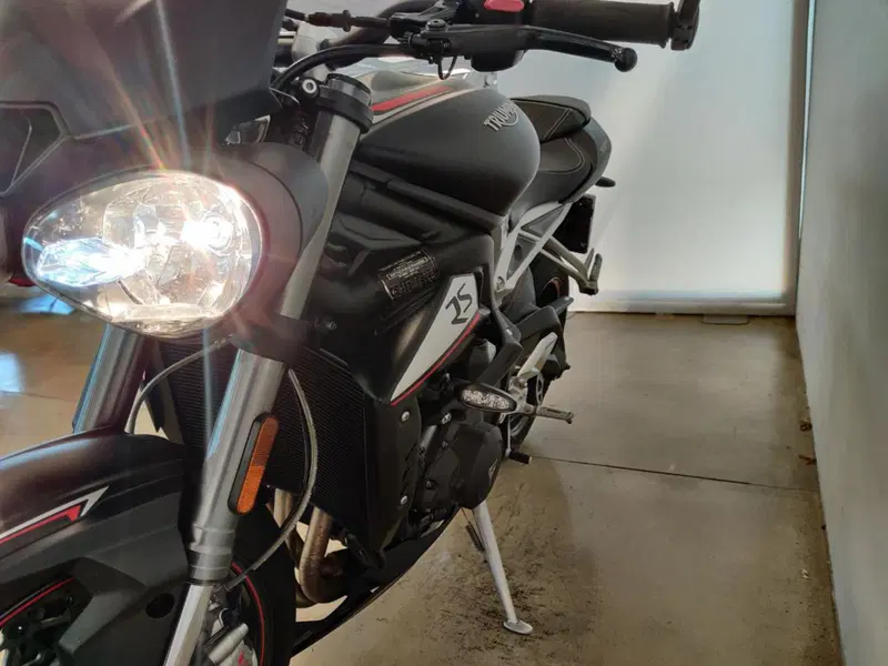 Triumph Street Triple RS (2017 - 19) (3)