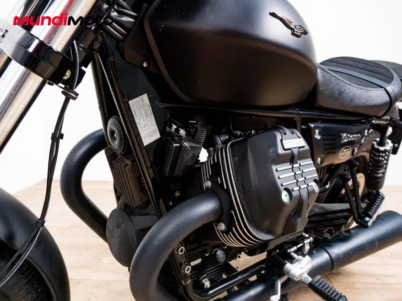 Moto Guzzi V9 Bobber (2021 - 25) (9)