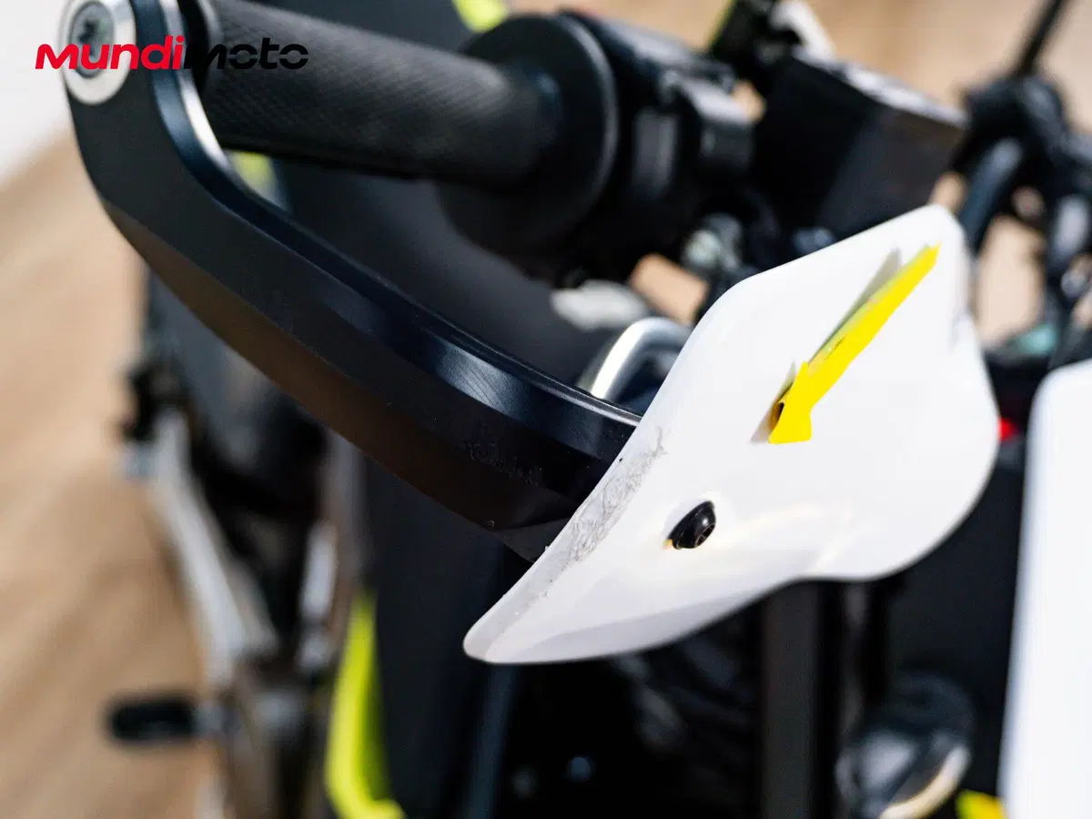 Husqvarna 701 Supermoto (2022) (13)