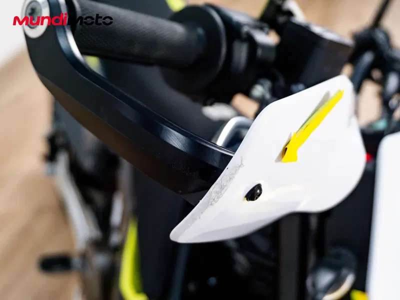Husqvarna 701 Supermoto (2022) (13)