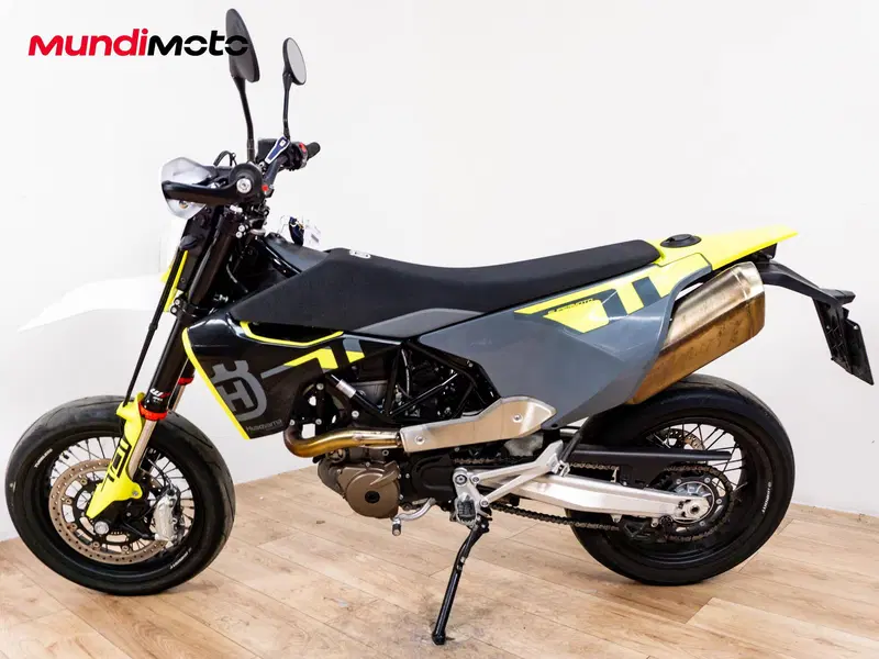 Husqvarna 701 Supermoto (2022) (6)