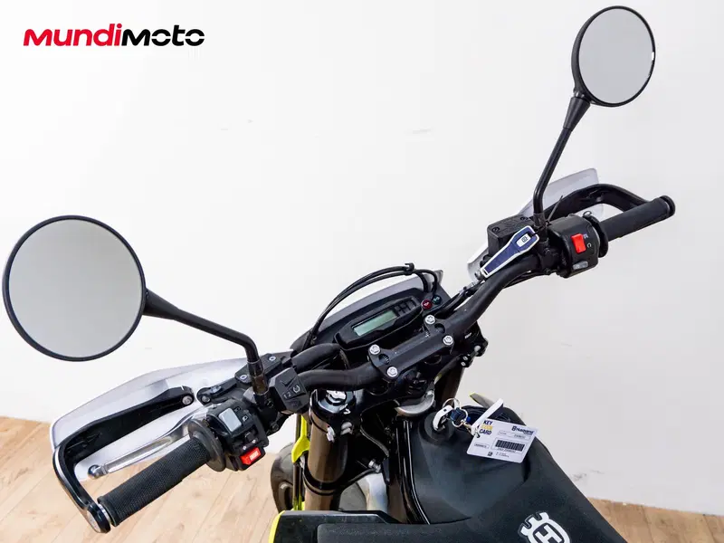Husqvarna 701 Supermoto (2022) (11)