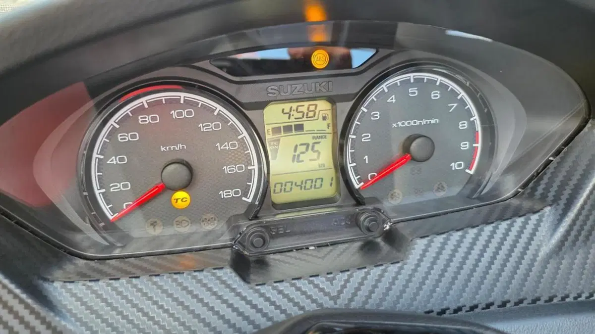 Suzuki Burgman 400 (2022 - 24) (5)