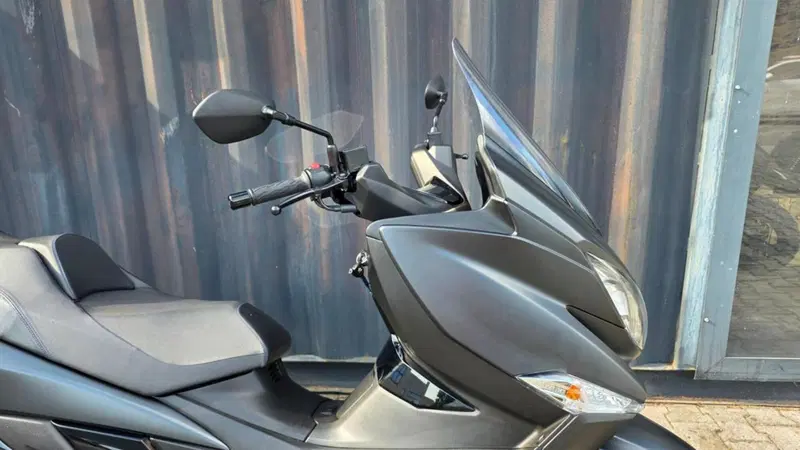 Suzuki Burgman 400 (2022 - 24) (9)
