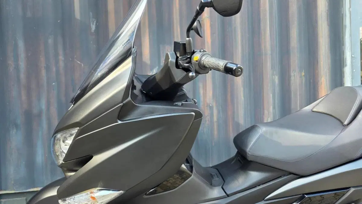 Suzuki Burgman 400 (2022 - 24) (13)