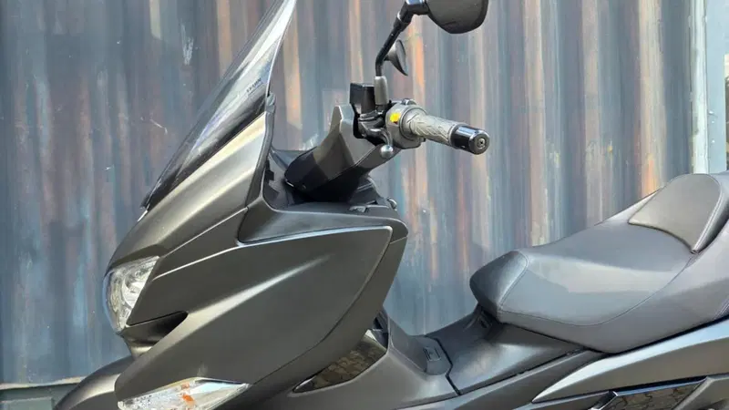 Suzuki Burgman 400 (2022 - 24) (13)