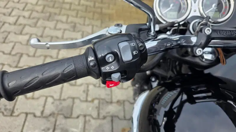 Triumph Bonneville T120 (2016 - 20) (14)