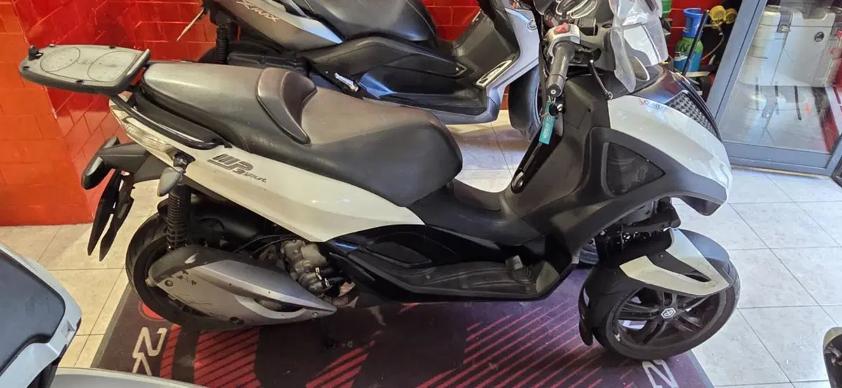 Piaggio MP3 300 Sport LT (2013) (2)