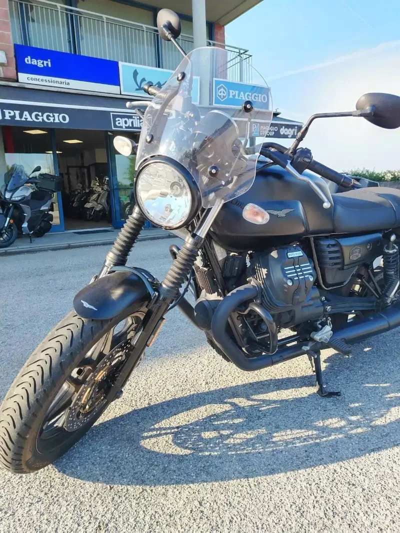Moto Guzzi V7 III Stone (2017 - 20) (4)