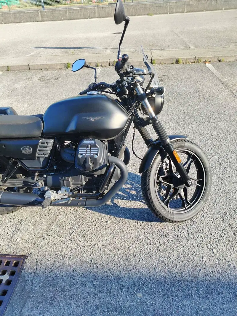 Moto Guzzi V7 III Stone (2017 - 20) (5)