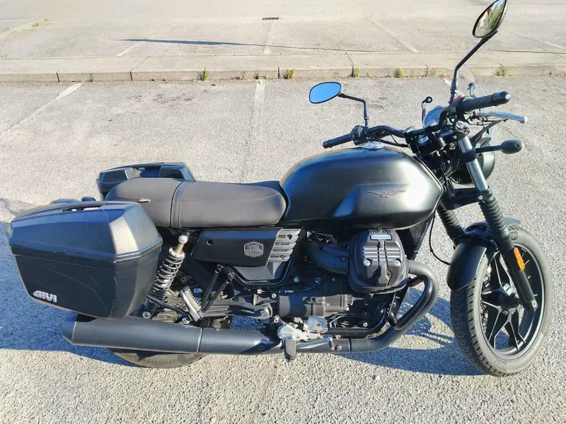 Moto Guzzi V7 III Stone (2017 - 20) (7)